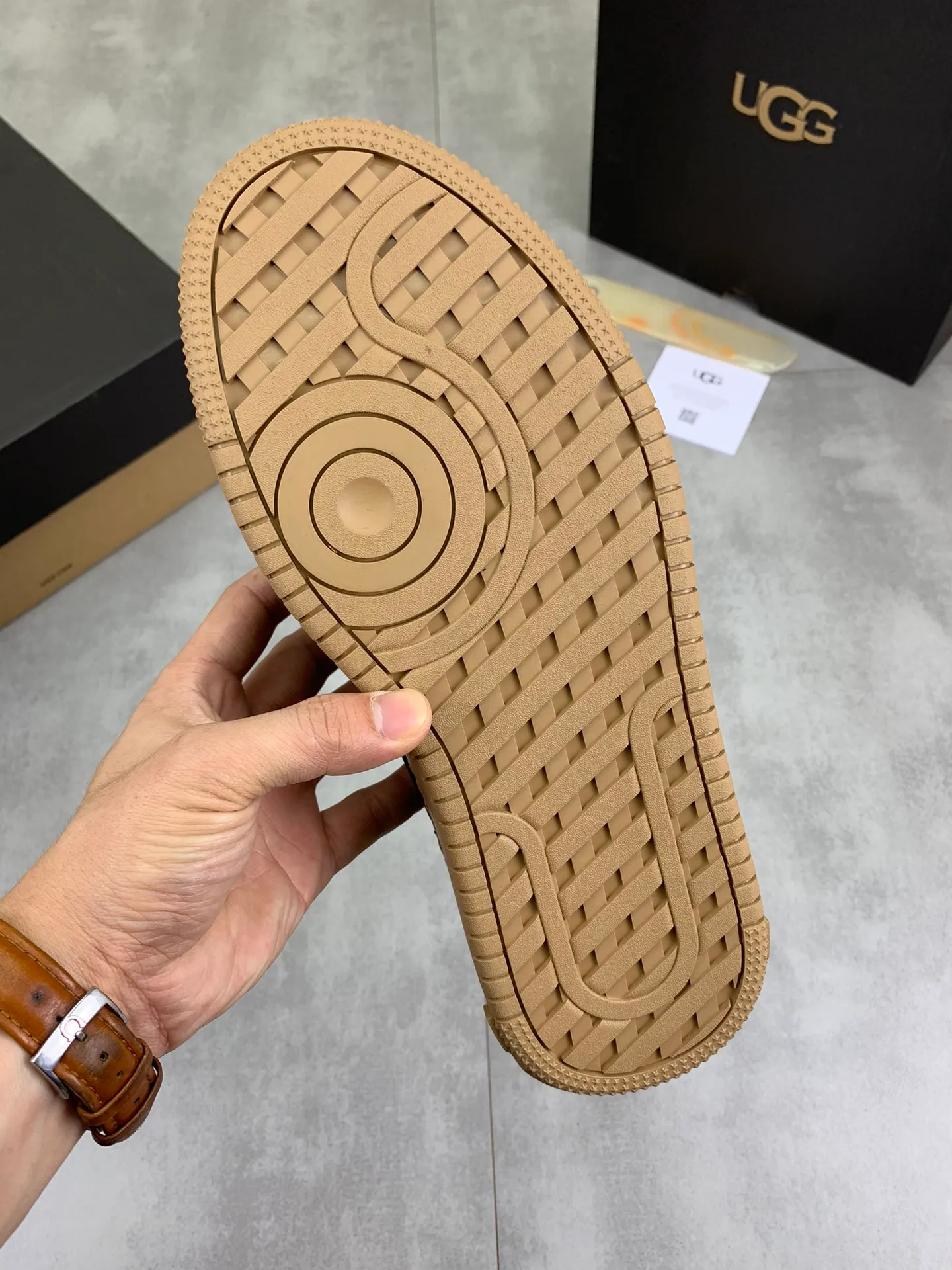Men's Men's Shoes P620 [New Style] 💰 🆘 "Real Wool" [UGG] 👉 Popular men's shoes official website synchronization 🔰 Genuine quality [proud] is not comparable to the imitations in the general market 🌀 The upper is imported Italian frosted cowhide, and the lining: foot pad 🅰️ grade 🐑 real wool 👻 Only Grade A can show the effect The hand feels smooth and delicate 🔱The shoe shape is grand, only genuine factories can achieve it 🎄The perfect toughness of the original outsole 👻⬛️ allows customers to bid farewell to one-time consumption. Real wool lining, super warm. 4⃣️Color options available Size: 38-44